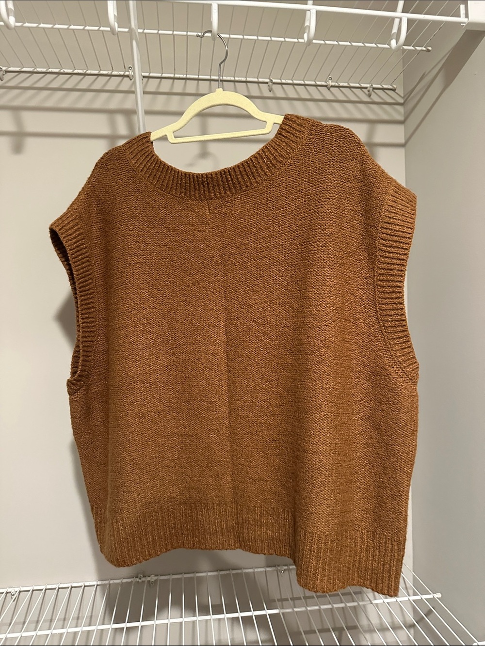 Old Navy Women’s Cable Knit V-Neck Sweater Vest in Rust - Picture 3 of 3